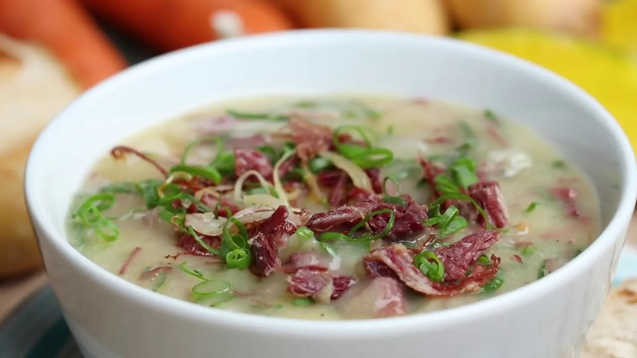 Sopa de Mandioca com Carne Seca